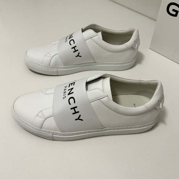 Givenchy Sneakers - Picture 3 of 5